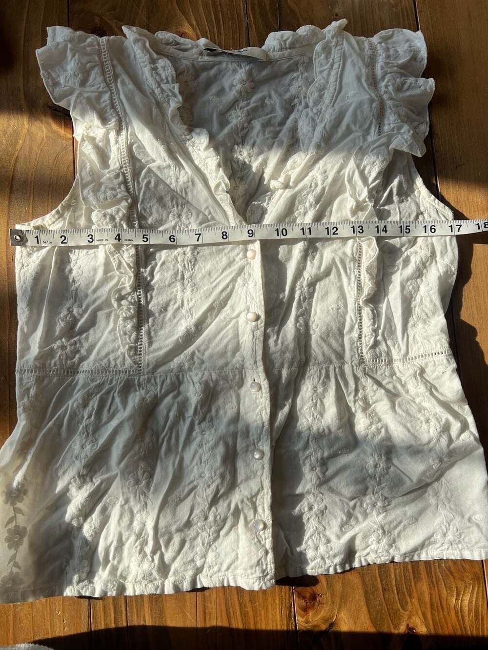 Simple Retro Women's White Cotton Embroidered Flutter-Sleeve Button-Down Top - Picture 4 of 6